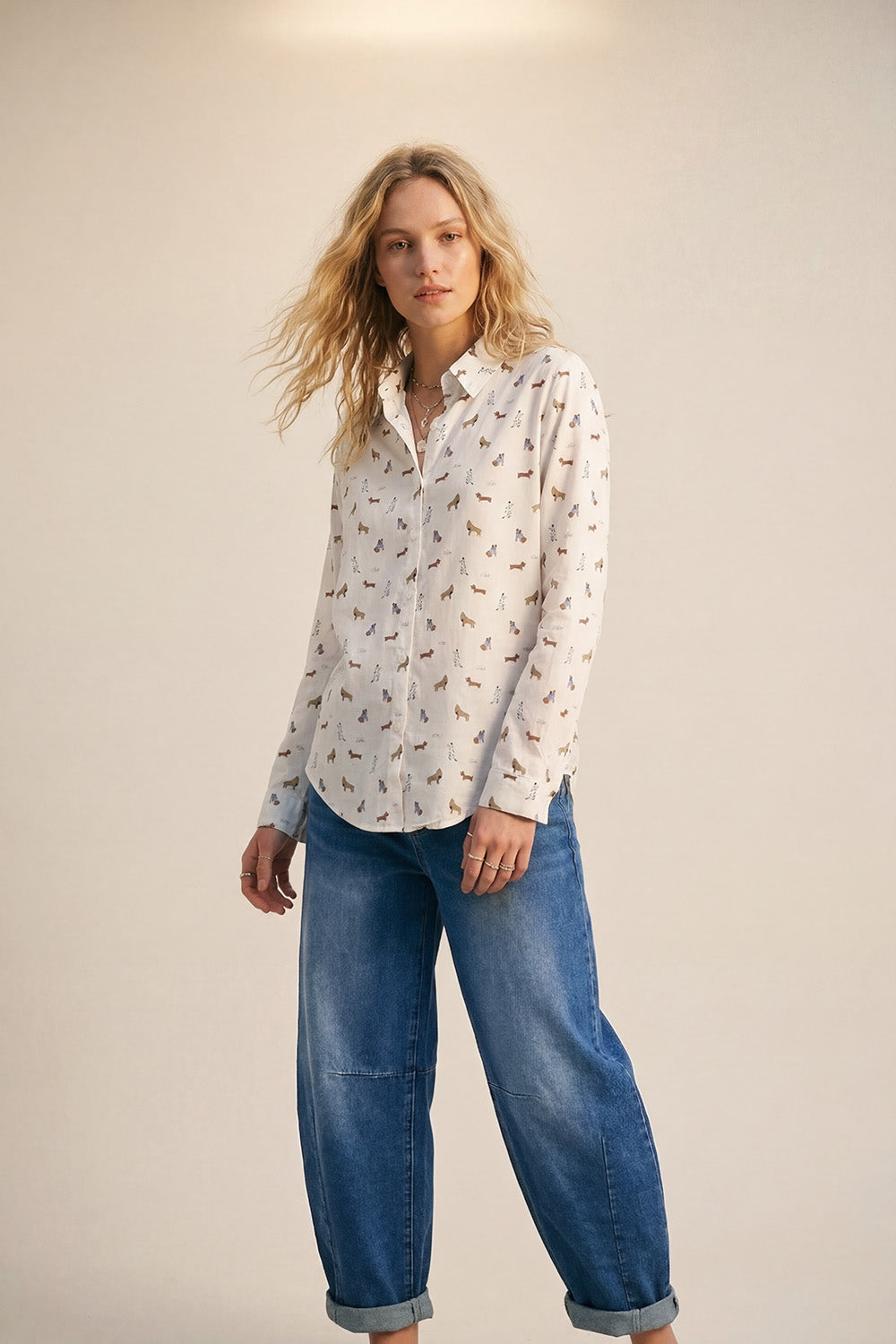 Camicia bianca button-up con stampa di cani