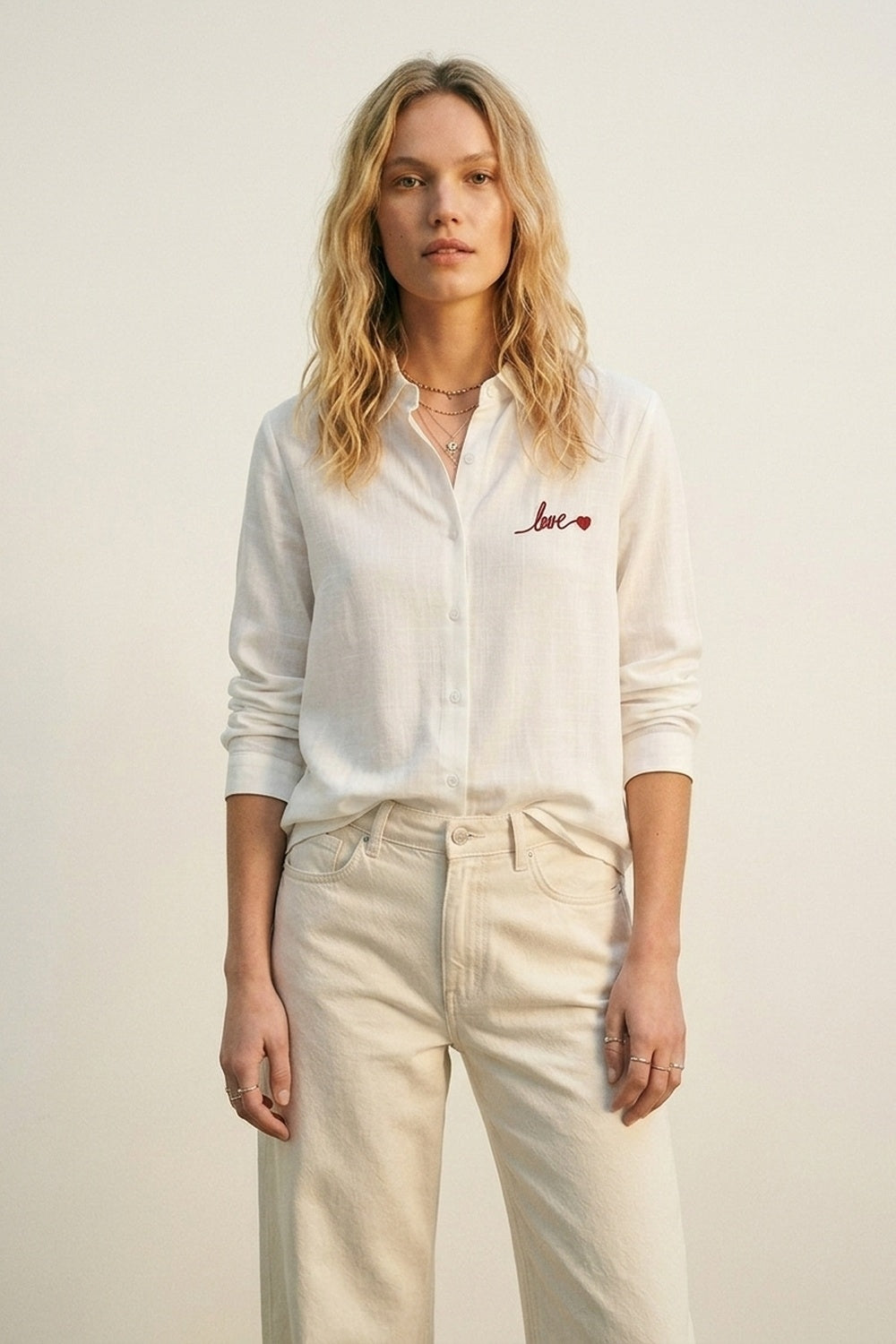 Camicia Bianca con Ricamo "Amore" in Rosso