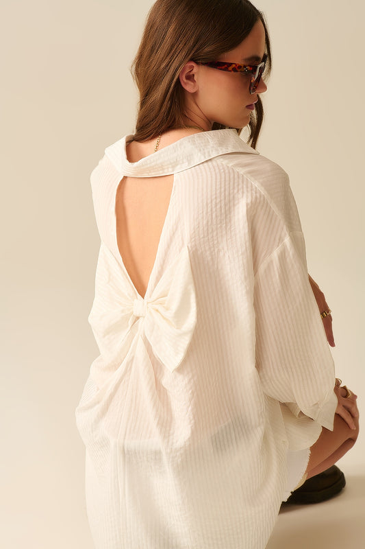 Q2 camicia bianca oversize con fiocco sul retro