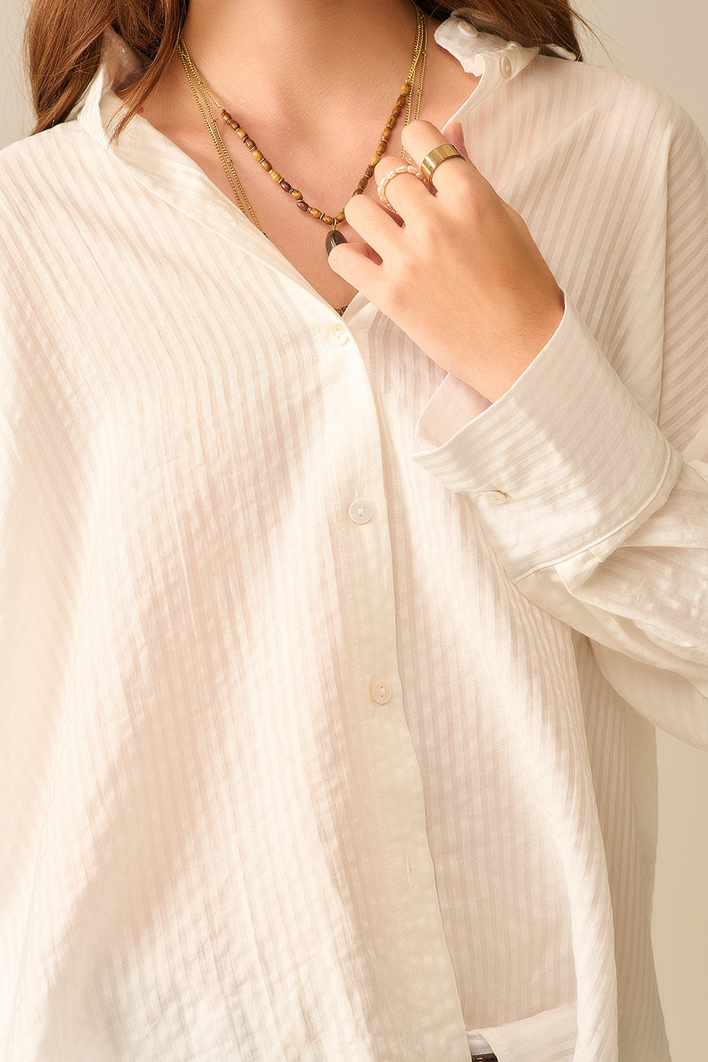 camicia bianca oversize con fiocco sul retro