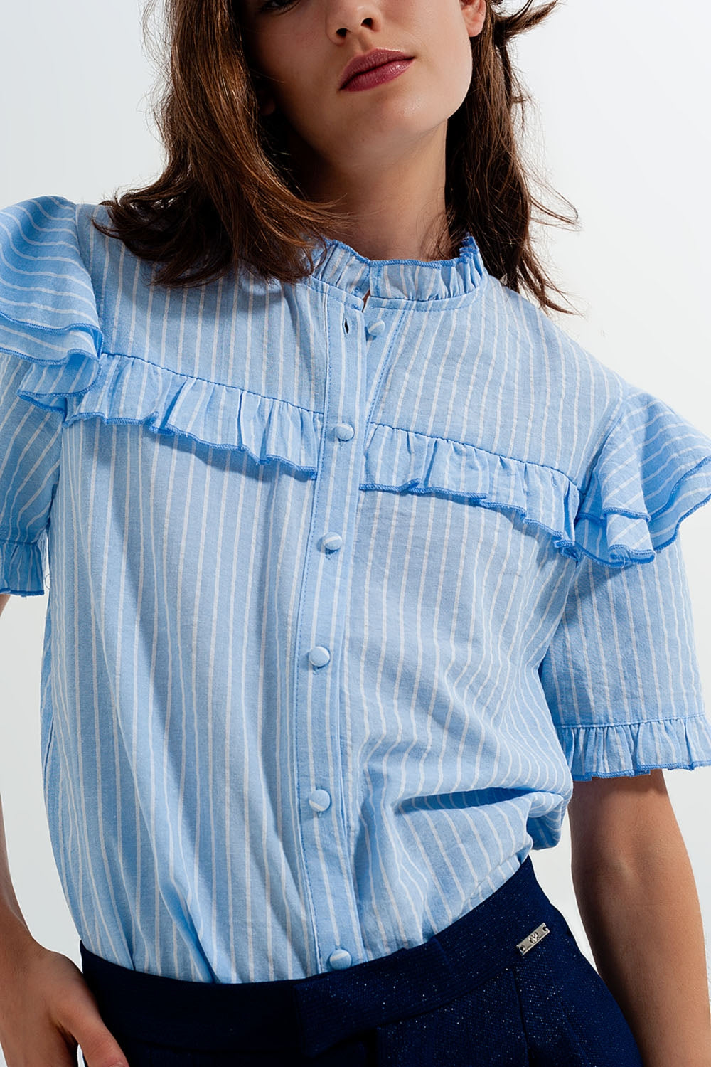 Camicia blu con volant