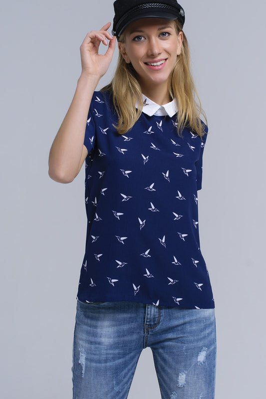Q2 Camicia blu marino con uccelli stampati bianchi