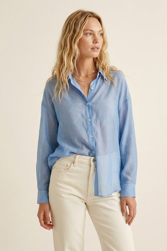 Q2 Camicia button-down celeste trasparente con vestibilità rilassata