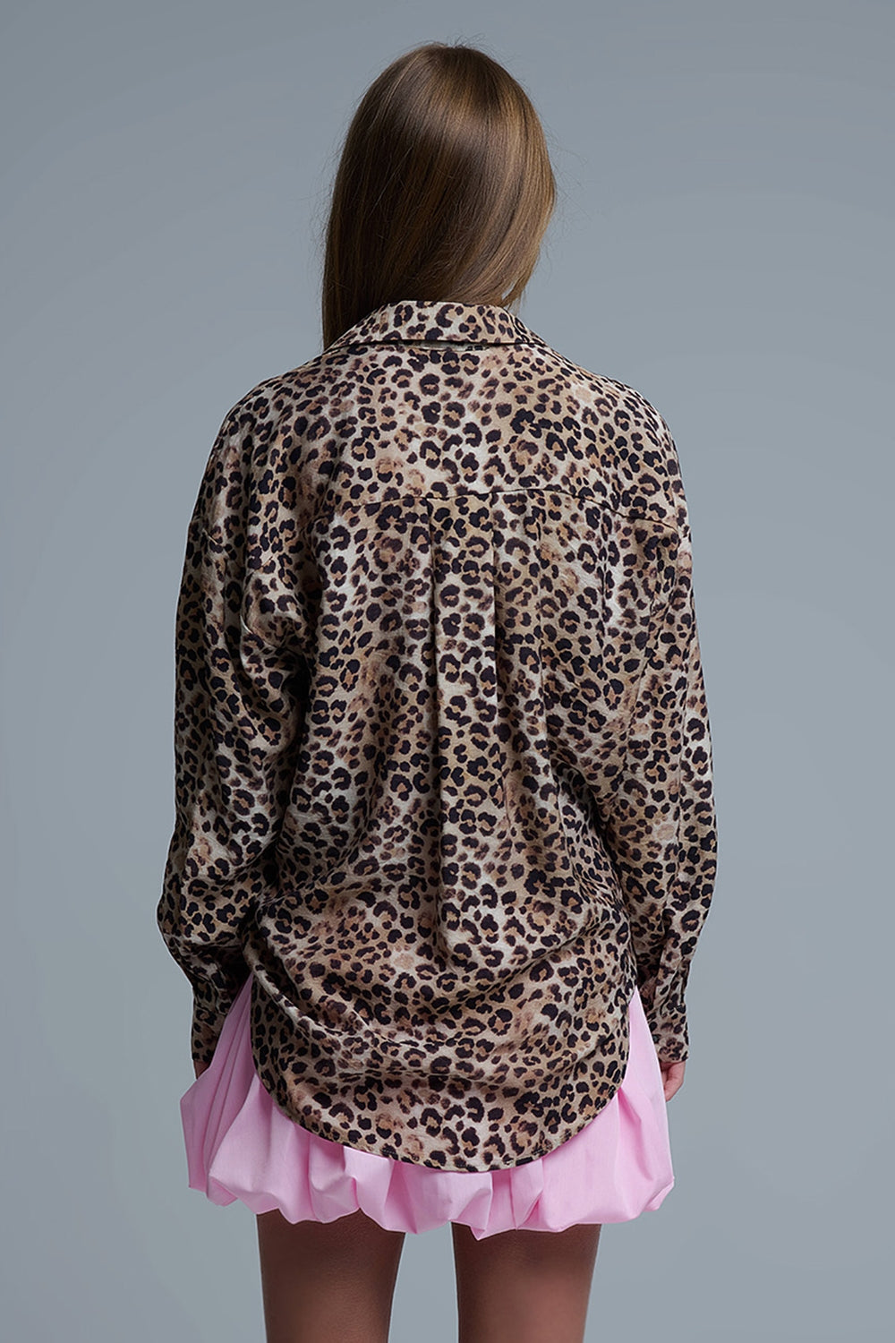 Camicia button-down oversize con stampa leopardata
