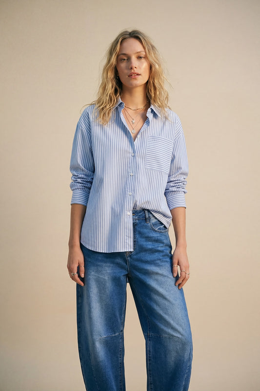 Q2 Camicia Button-Up a righe blu chiaro dal taglio rilassato
