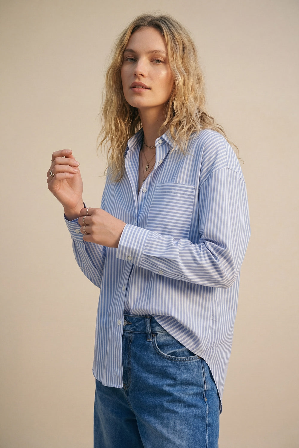 Camicia Button-Up a righe blu chiaro dal taglio rilassato