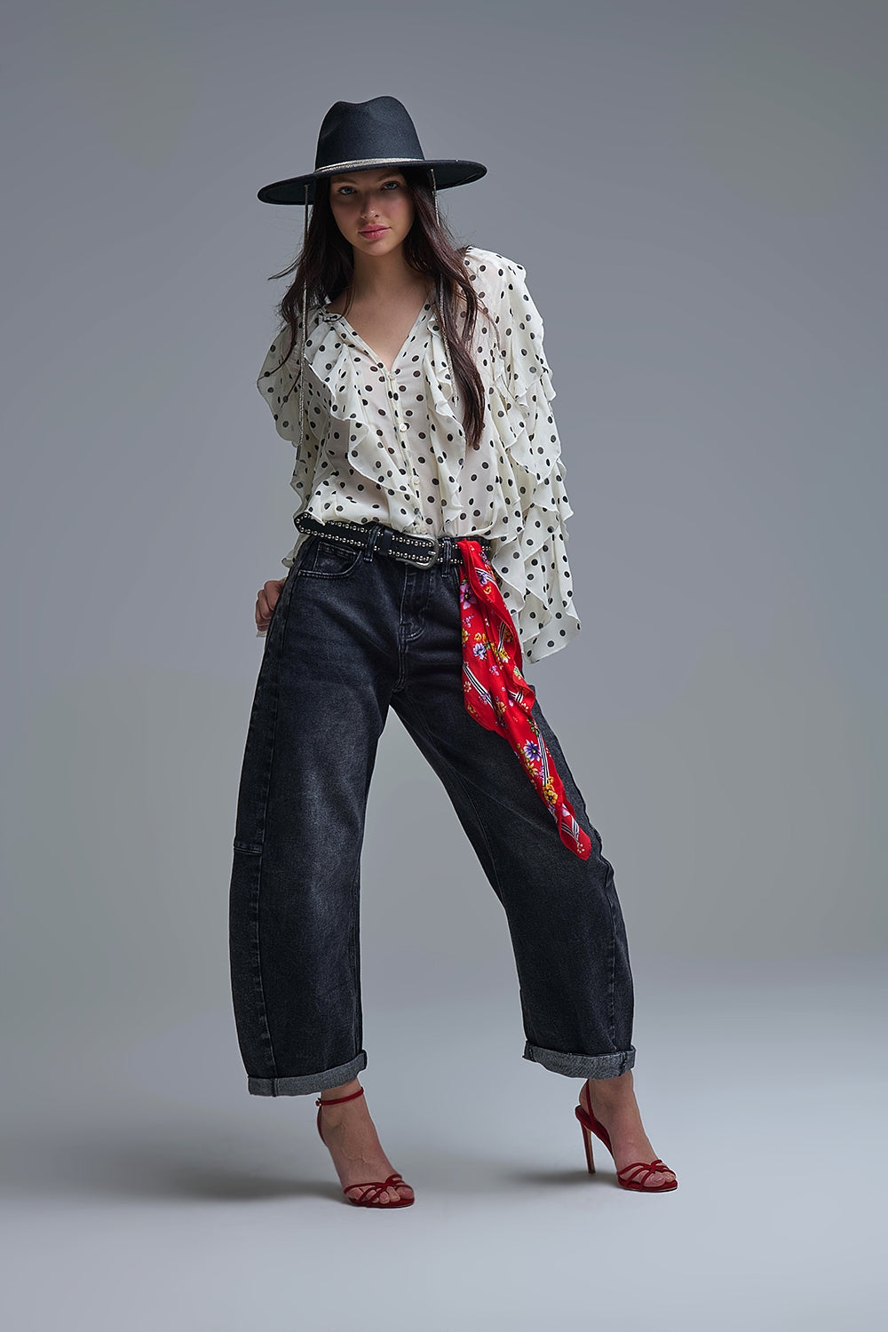 Camicia button-up in chiffon a pois con ruches