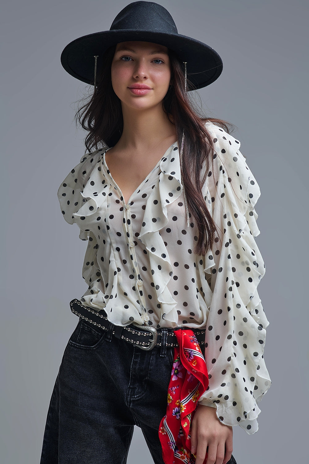 Q2 Camicia button-up in chiffon a pois con ruches