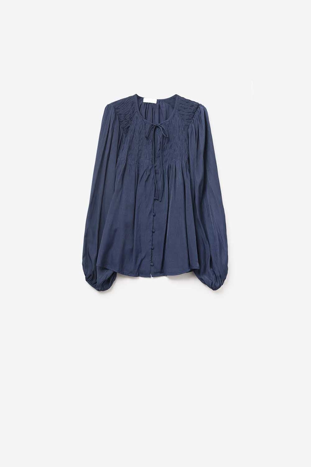 Camicia chic in raso blu con pizzo