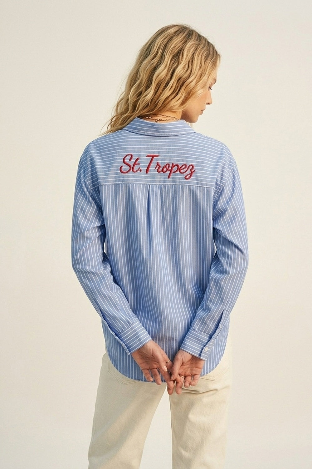 Camicia classica button-down a righe blu con ricamo