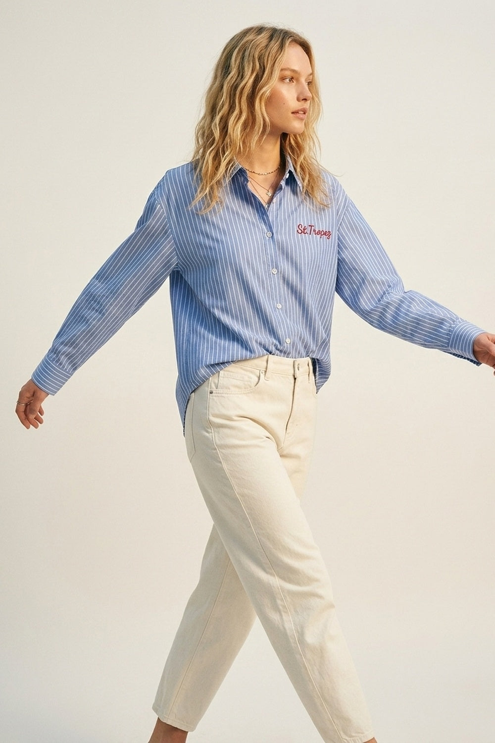 Camicia classica button-down a righe blu con ricamo