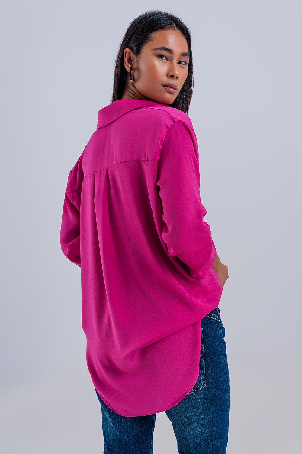 Camicia comoda a maniche lunghe in raso color fucsia