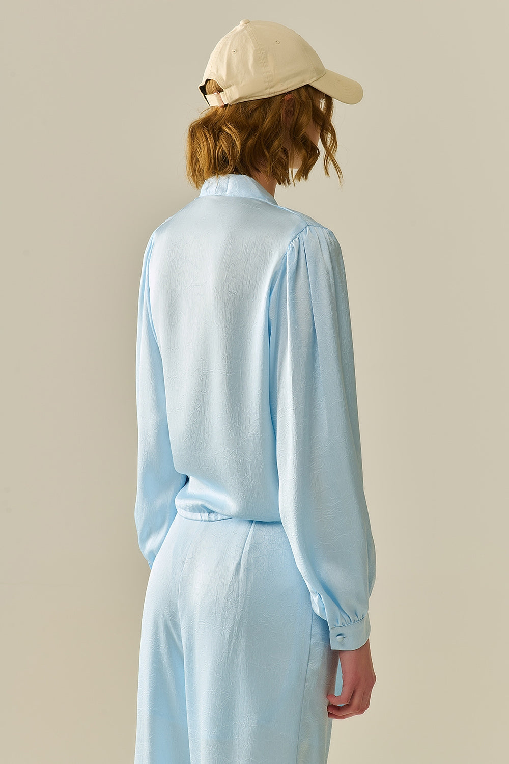 Camicia corta con bottoni in blu con nodo