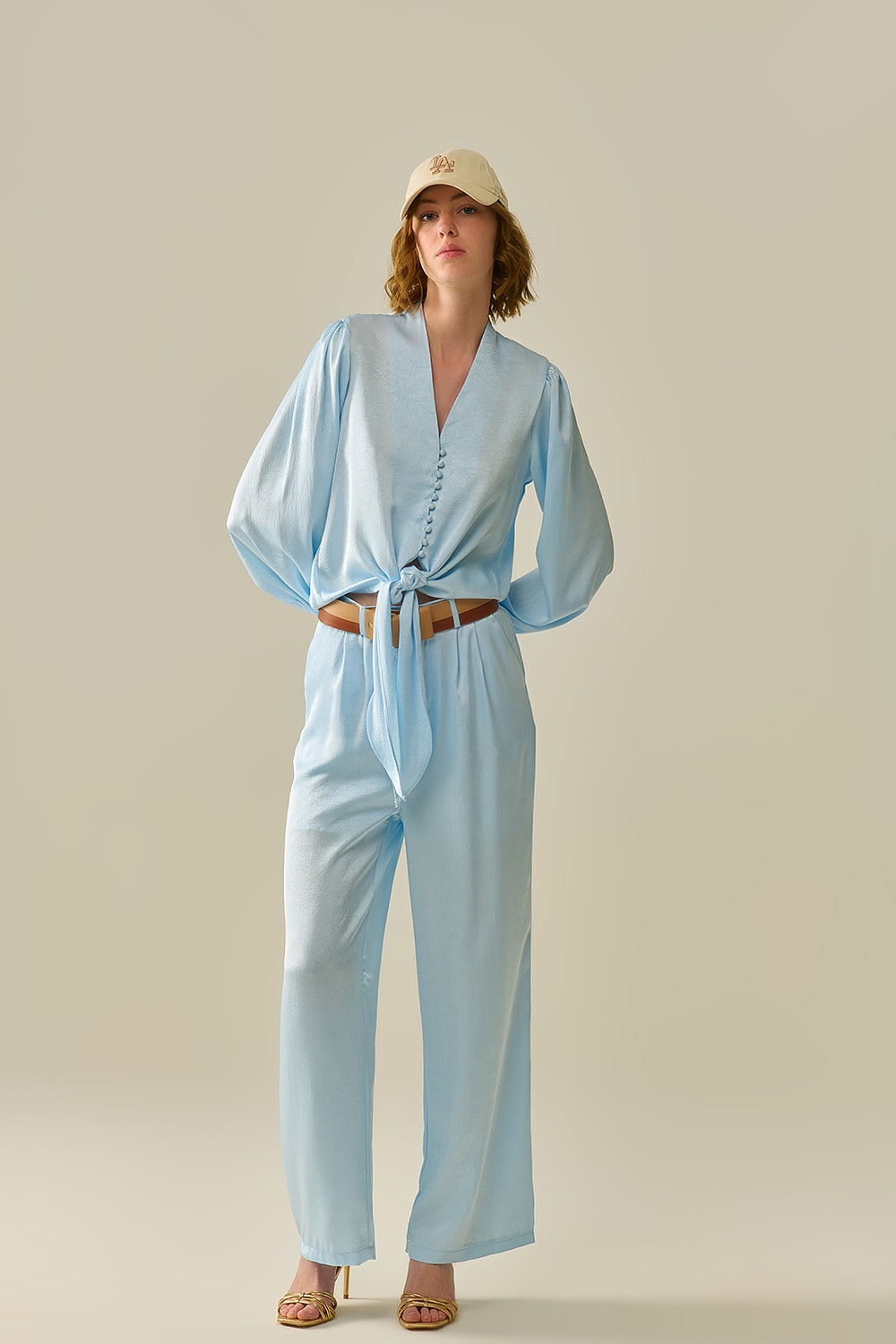 Camicia corta con bottoni in blu con nodo