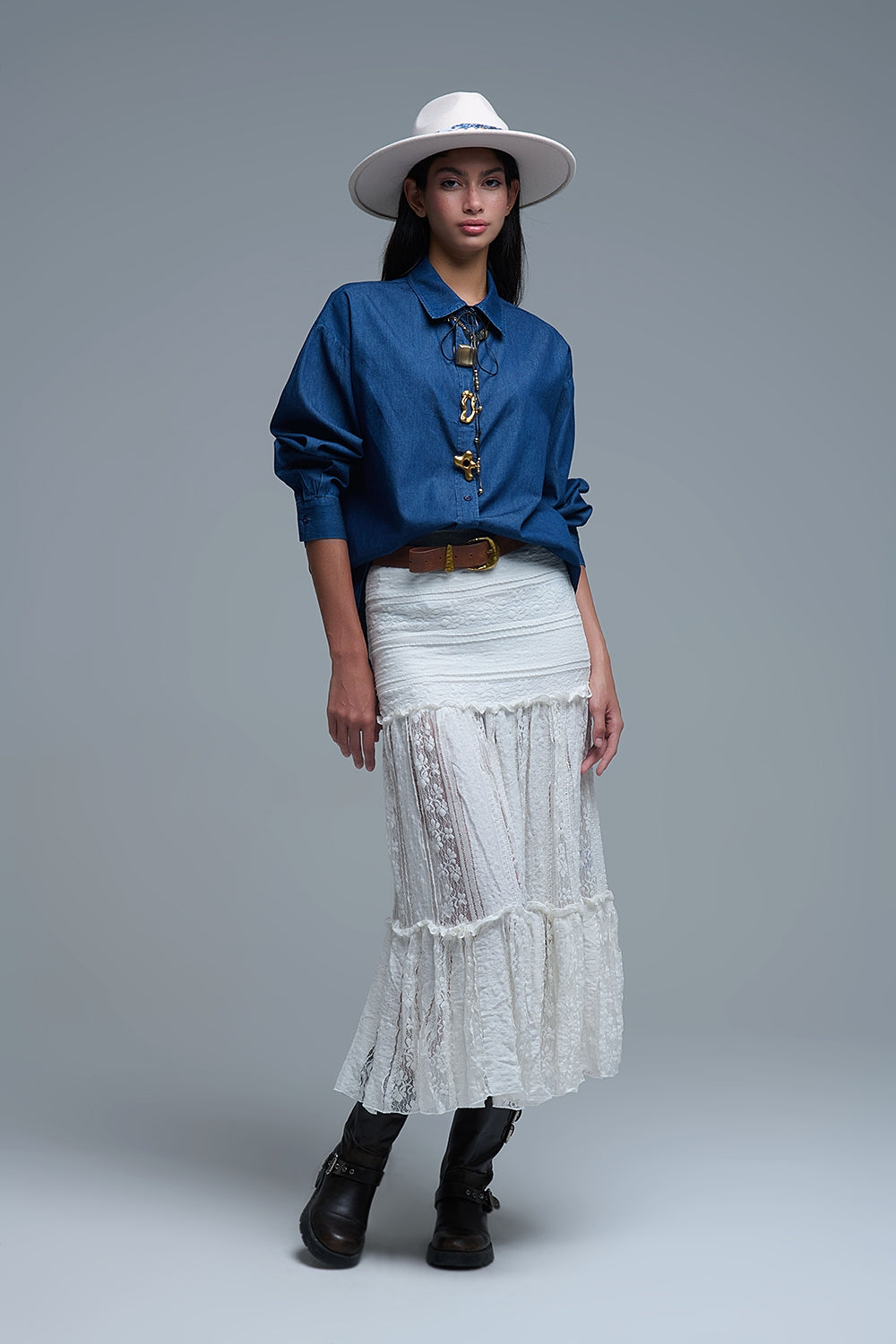 Camicia di jeans rilassata con bottoni astratti dorati