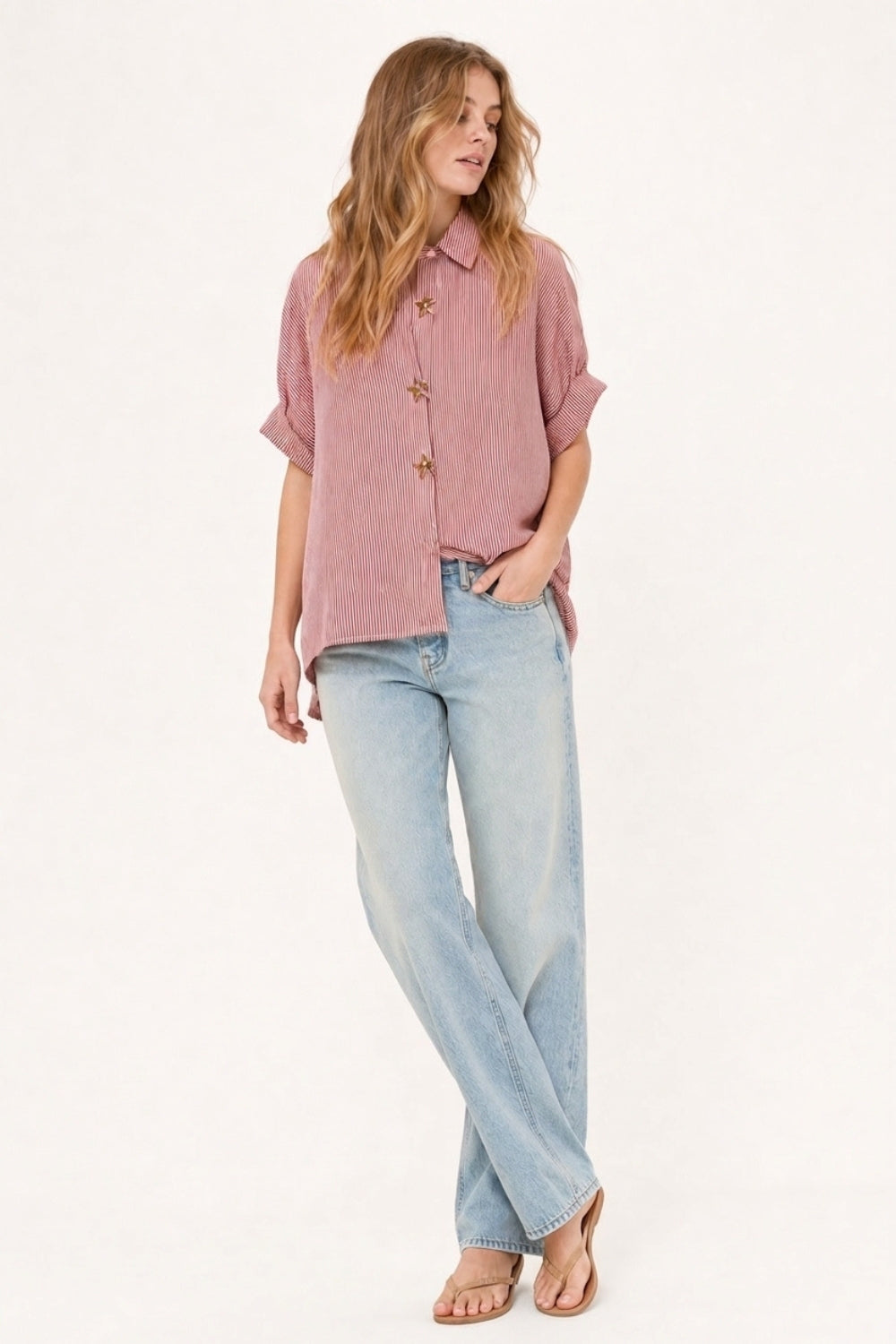 Camicia di popeline a righe oversize rosa con bottoni a forma di stella marina