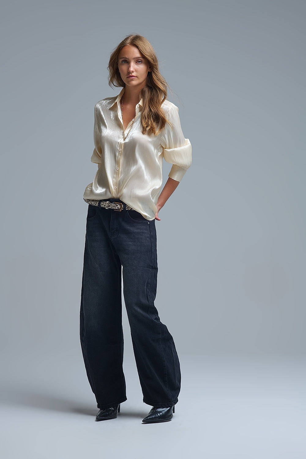 Camicia elegante beige chiaro in raso di seta