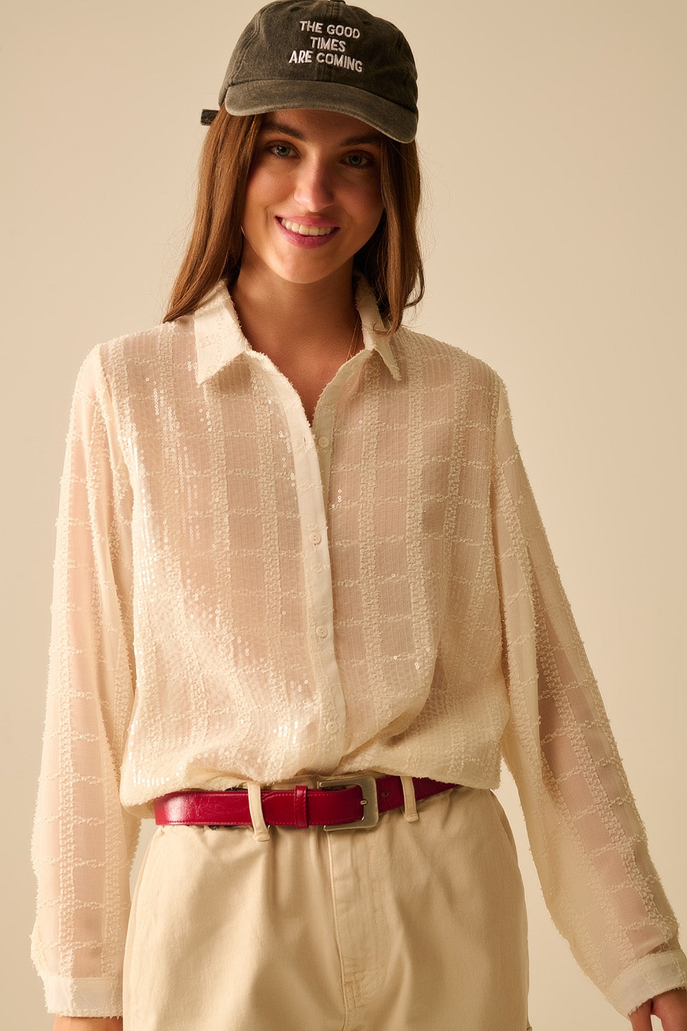 camicia in chiffon beige con dettagli in paillettes