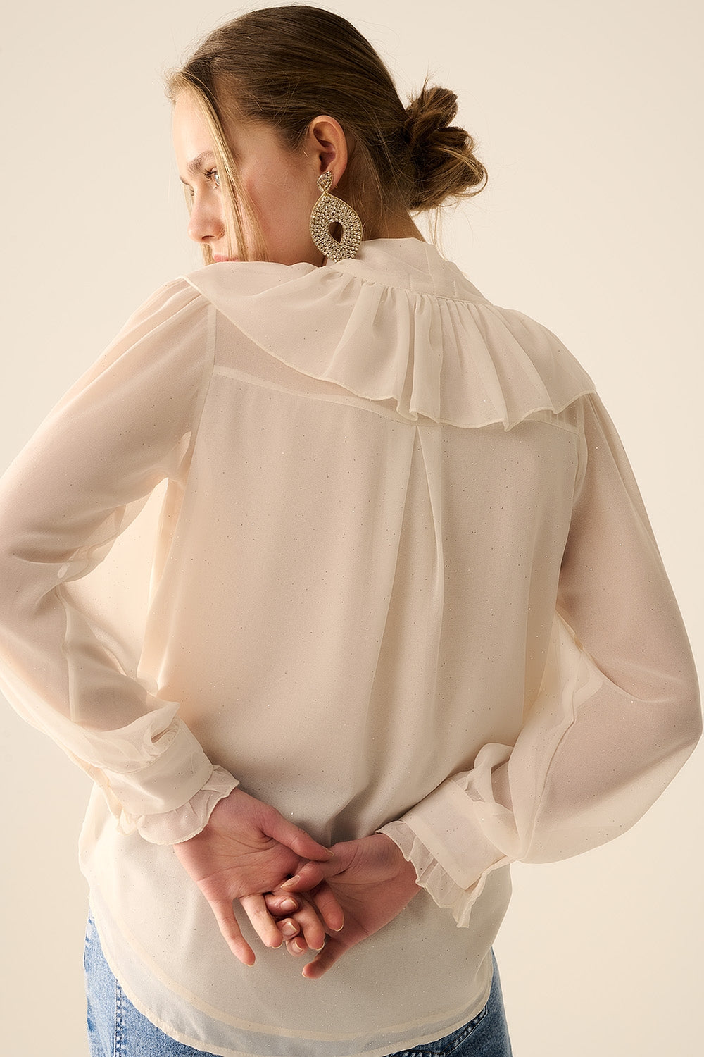 Camicia in chiffon beige con dettaglio fiocco