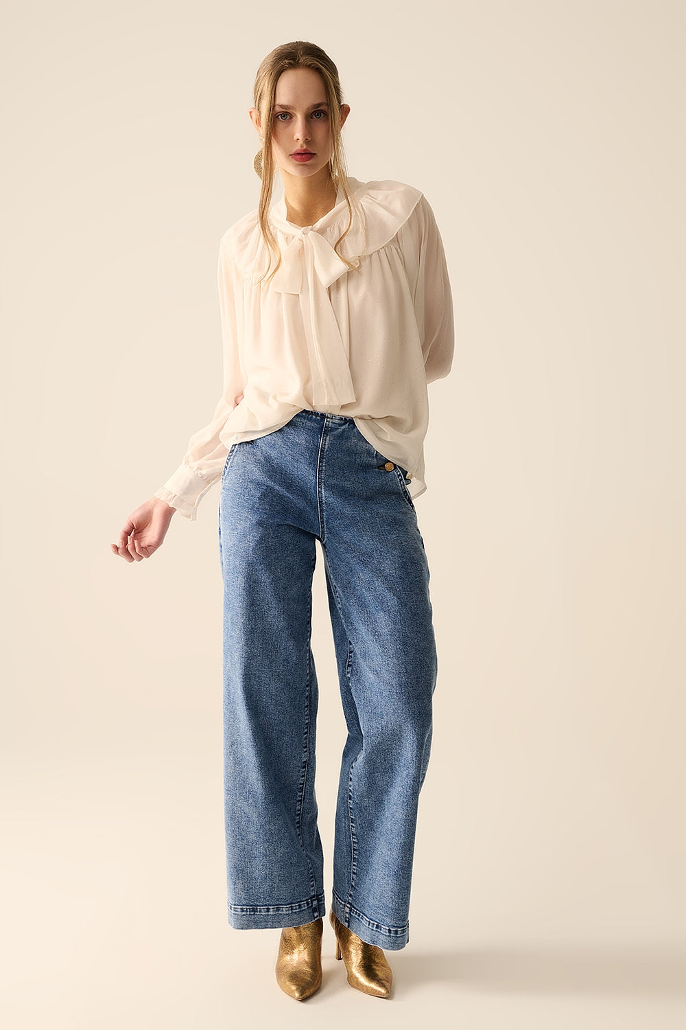 Camicia in chiffon beige con dettaglio fiocco