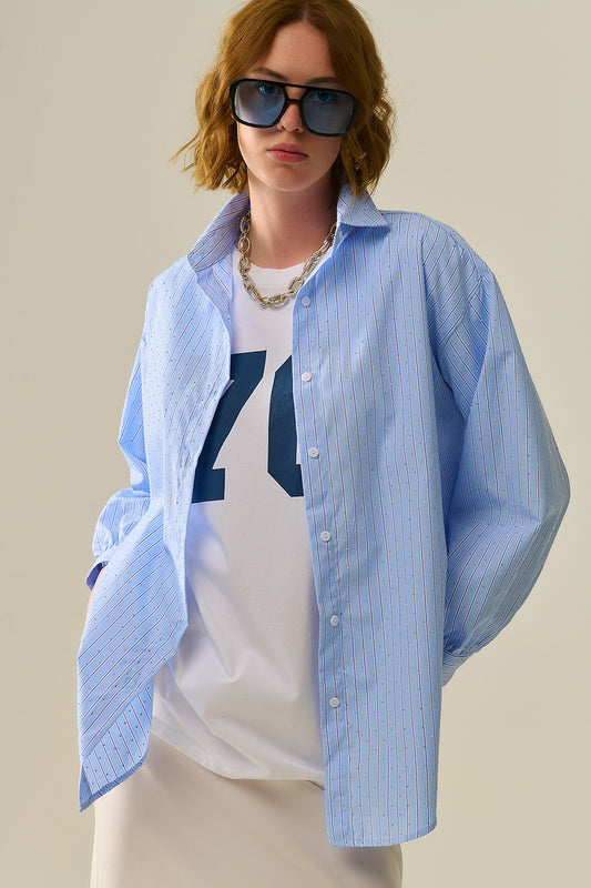 Q2 camicia in popeline a righe blu impreziosita da strass