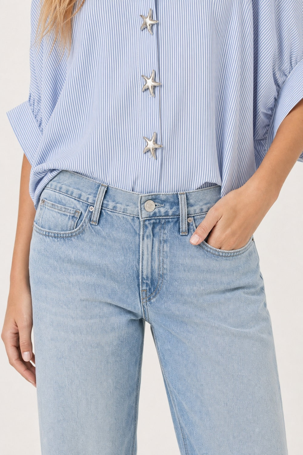 Camicia in popeline blu oversize a righe con bottoni a forma di stella marina