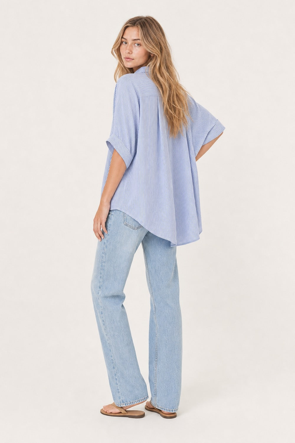 Camicia in popeline blu oversize a righe con bottoni a forma di stella marina