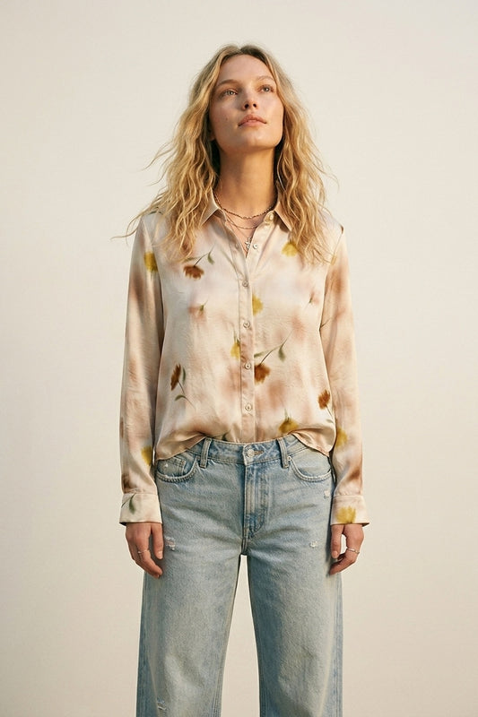 Q2 Camicia in raso beige con stampa floreale e bottoni
