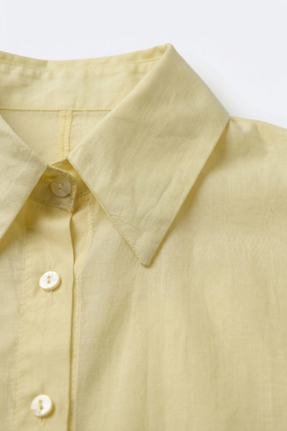 Camicia in raso giallo lucido Camicia button-down con vestibilitˆ rilassata