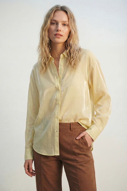 Q2 Camicia in raso giallo lucido Camicia button-down con vestibilitˆ rilassata