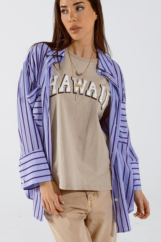 Q2 Camicia lavanda con strisce viola e tasche sul petto