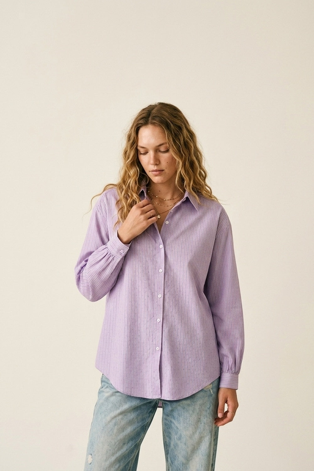 Camicia leggera a righe lilla con strass