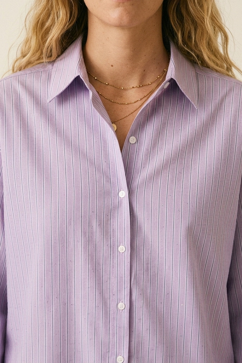 Camicia leggera a righe lilla con strass