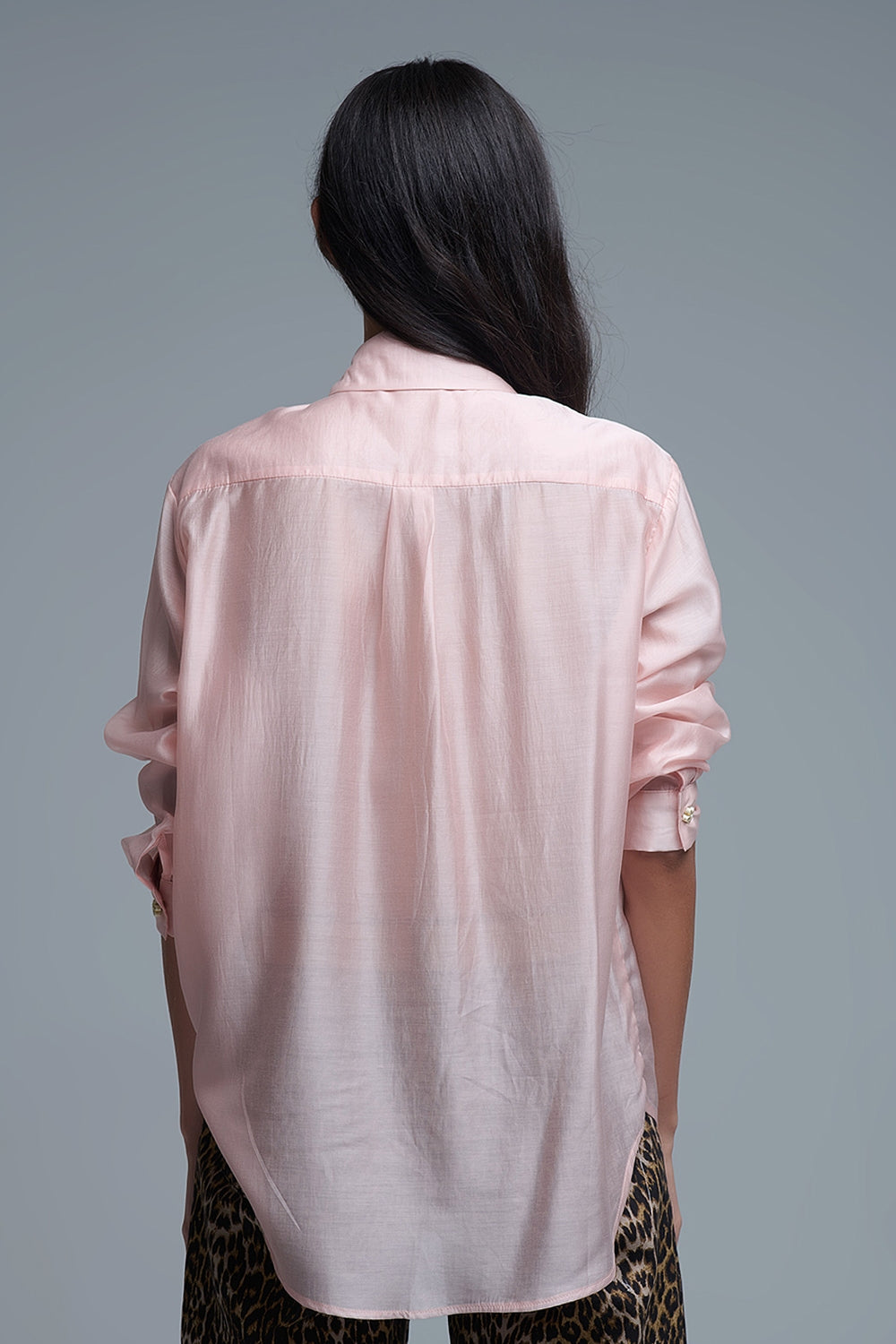 Camicia morbida in seta con bottoni in rosa