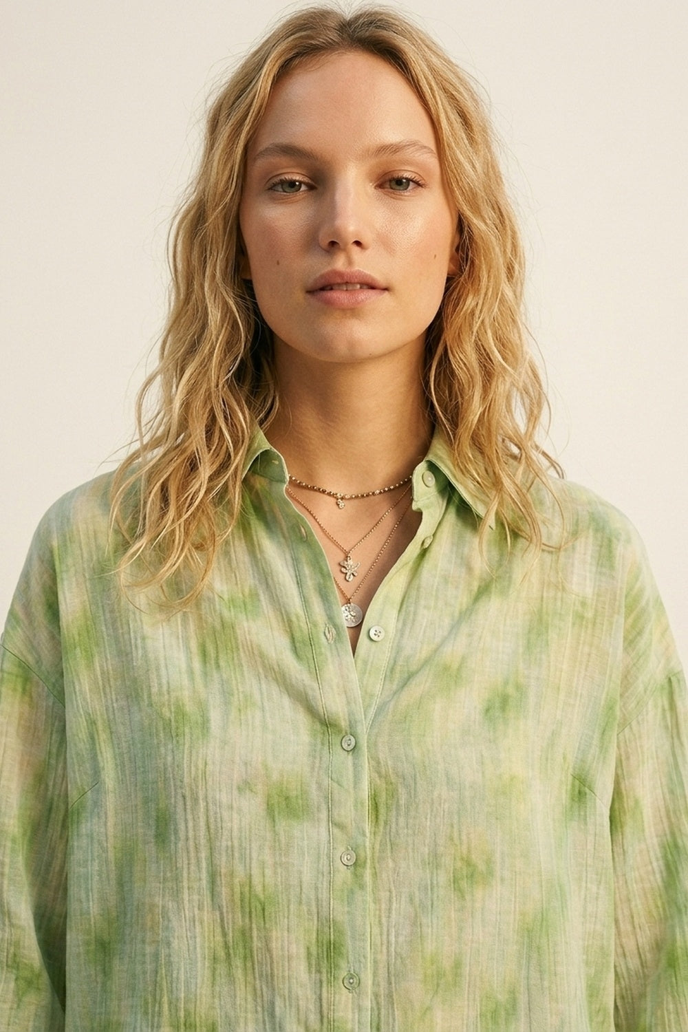 Camicia oversize a bottoni verde chiaro con maniche a fiocco