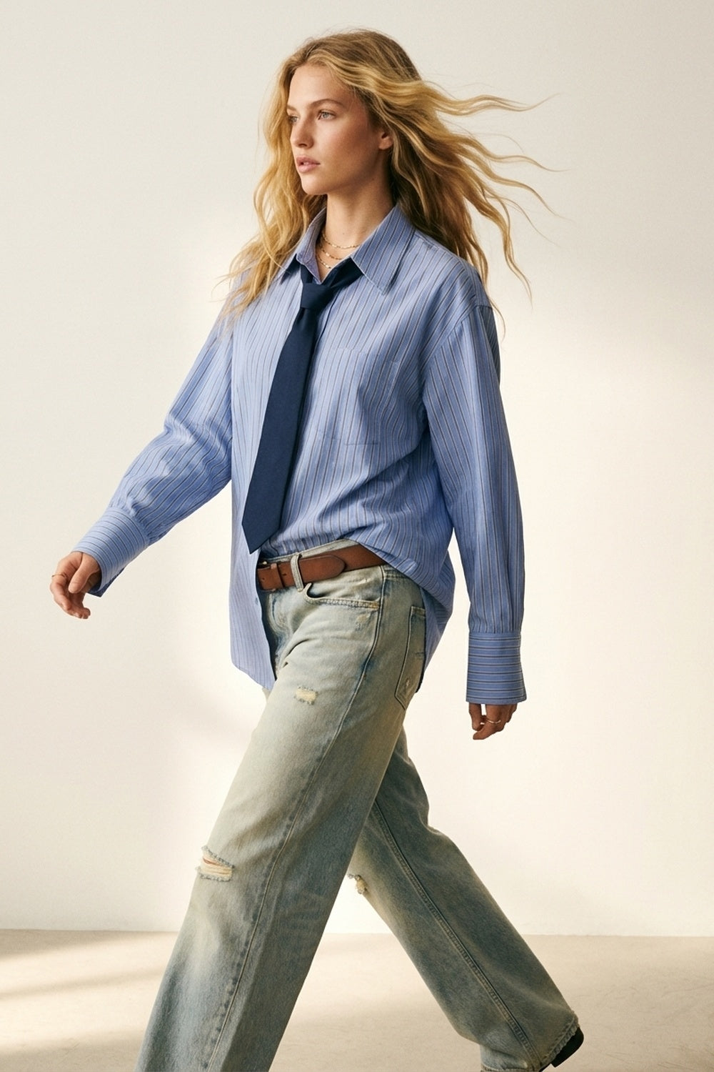 Q2 Camicia oversize a righe azzurre con bottoni