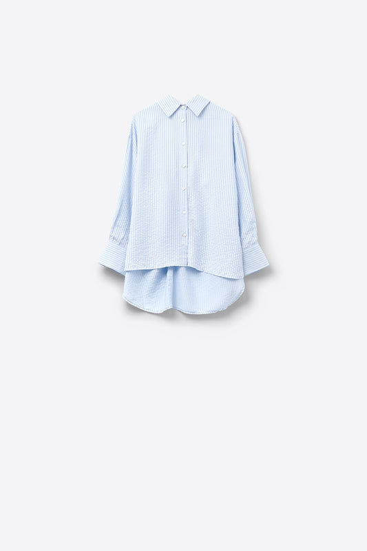 Q2 camicia oversize blu baby con fiocco sul retro