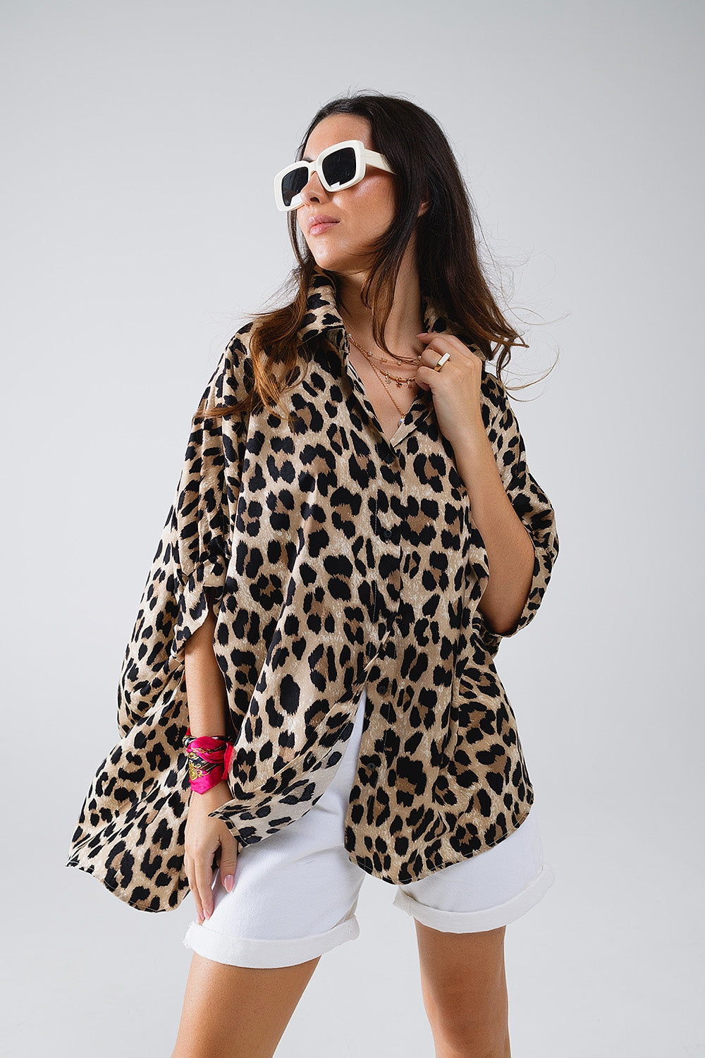 Q2 Camicia oversize con stampa leopardata e maniche a 3/4