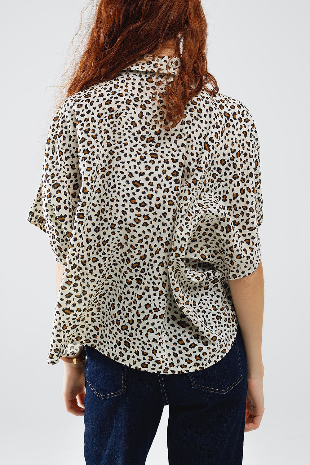 Camicia oversize rilassata a maniche corte con stampa leopardata