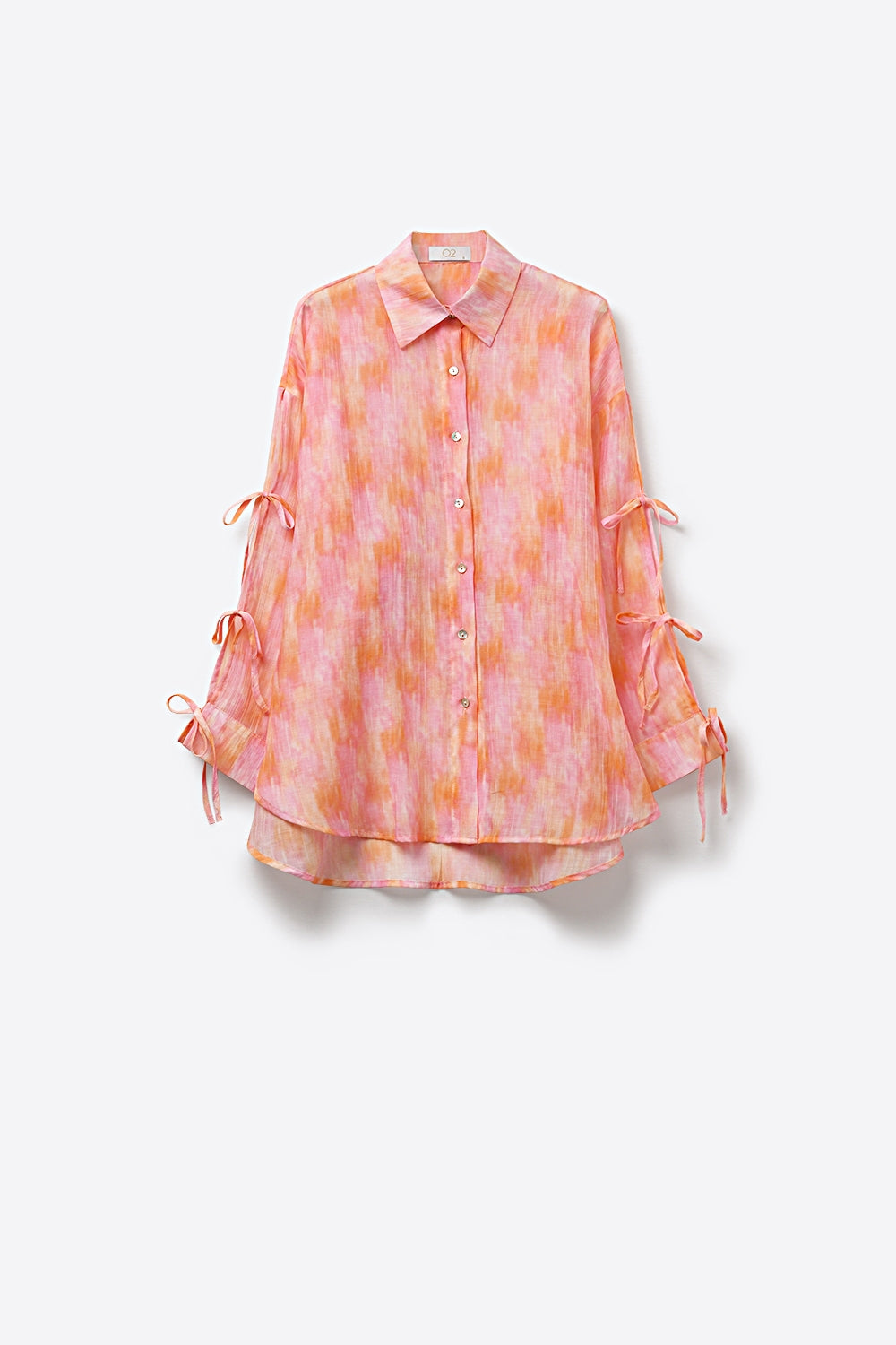 Camicia oversize rosa con maniche a nodo e bottoni
