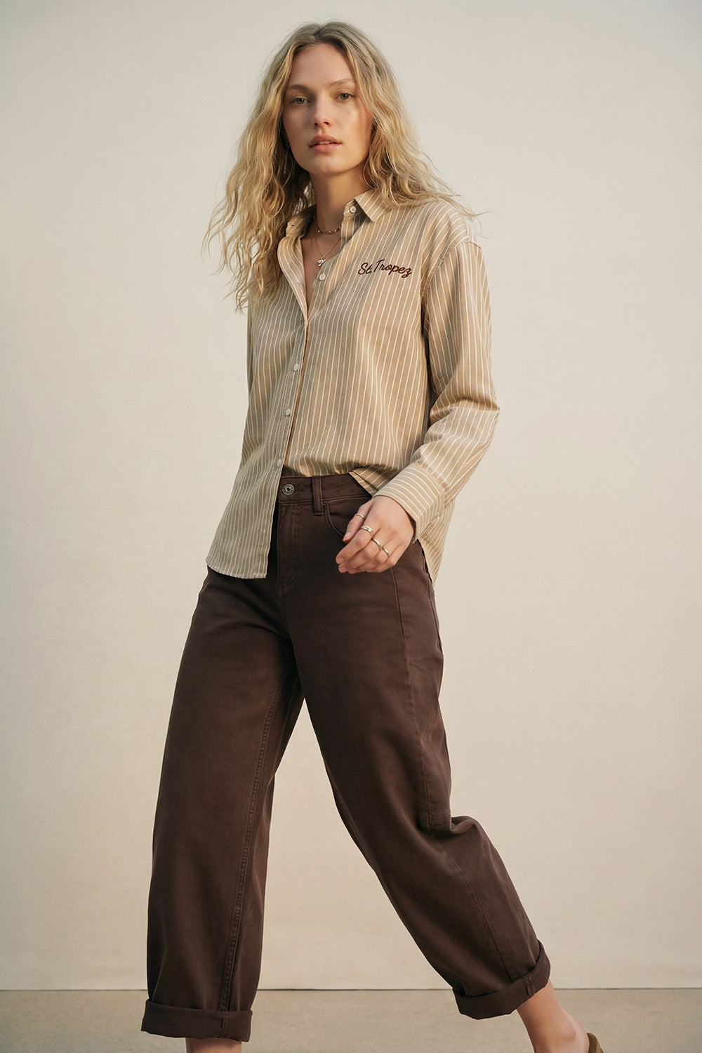 Camicia Oxford beige a righe con ricamo anteriore e posteriore St. Tropez