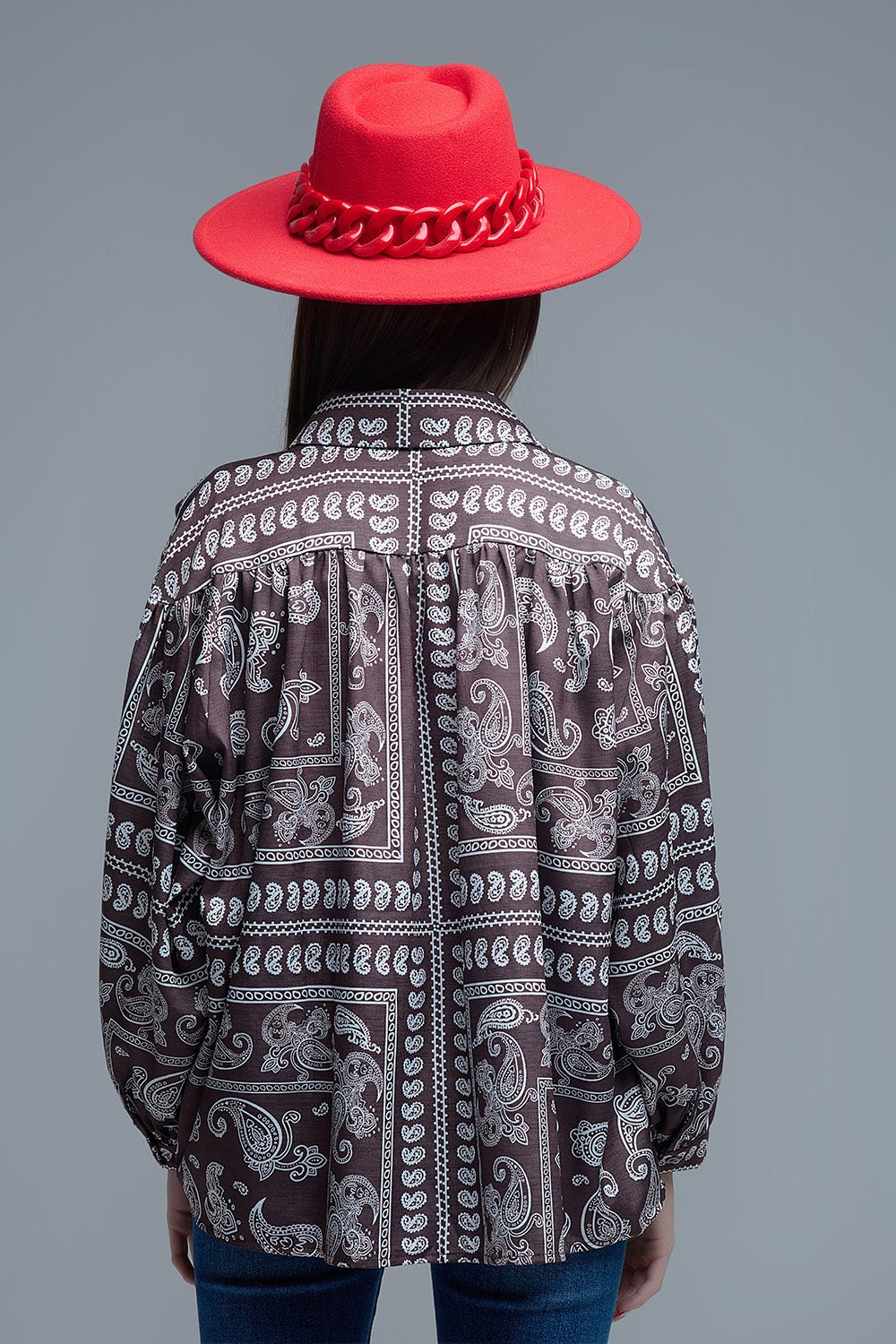 Camicia Paisley marrone con maniche voluminose