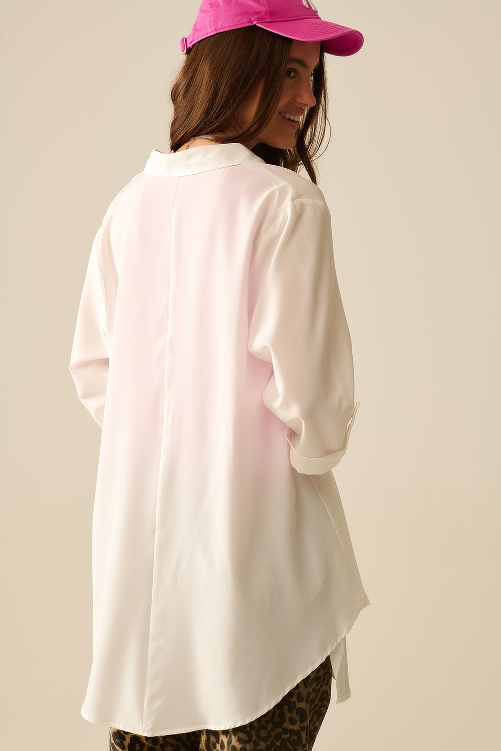 Camicia realizzata in tessuto molto morbido e leggero di colore bianco
