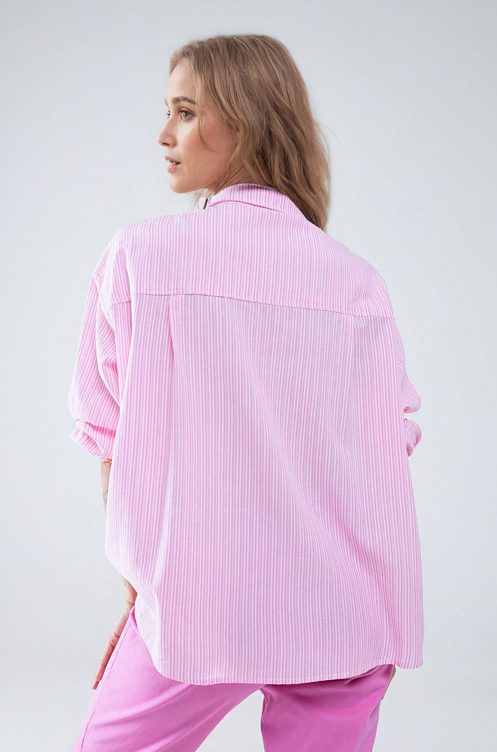 Camicia rilassata a righe sottili in rosa