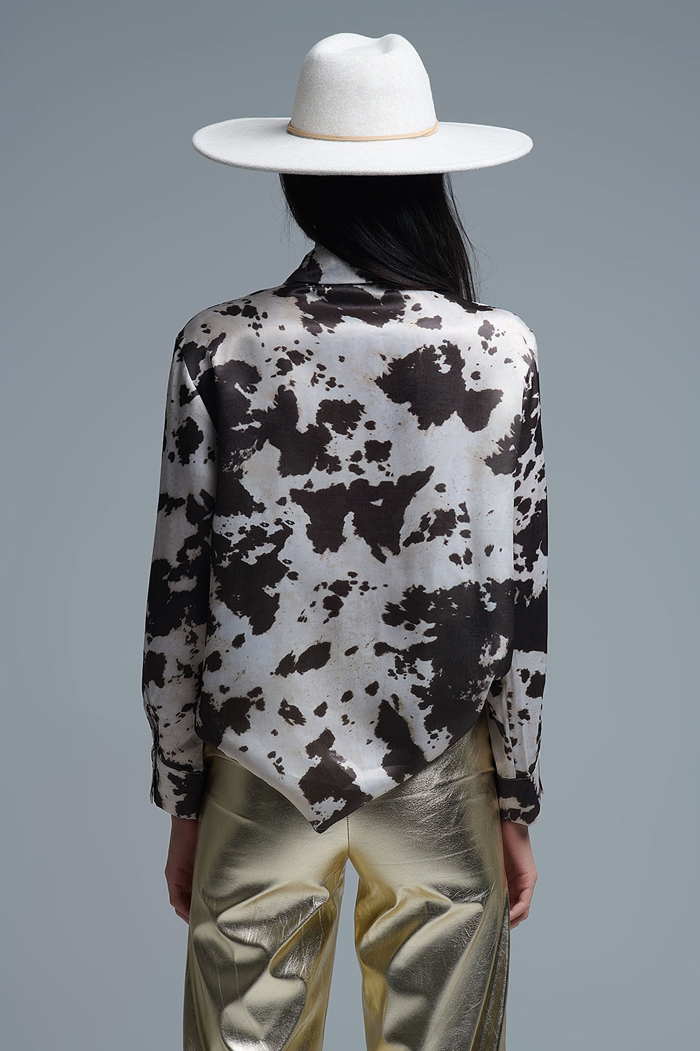 Camicia rilassata con stampa di mucca in raso marrone e crema