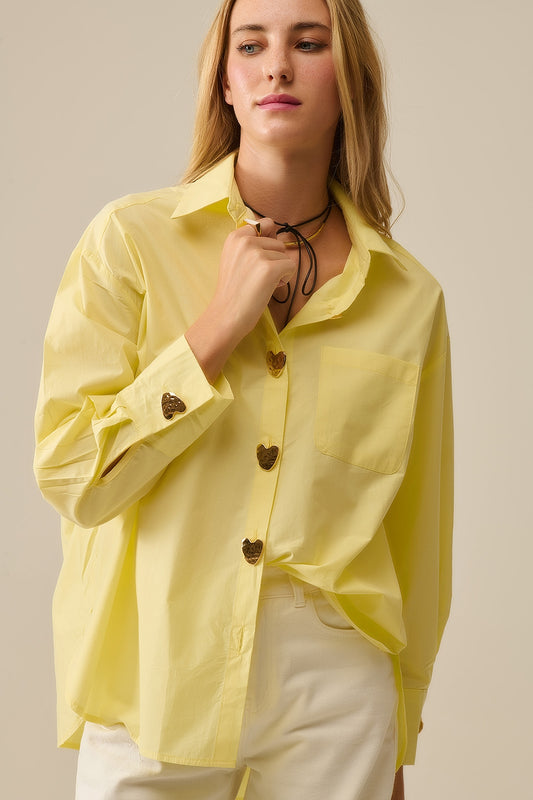Q2 Camicia rilassata in popeline con bottoni a cuore dorati in giallo