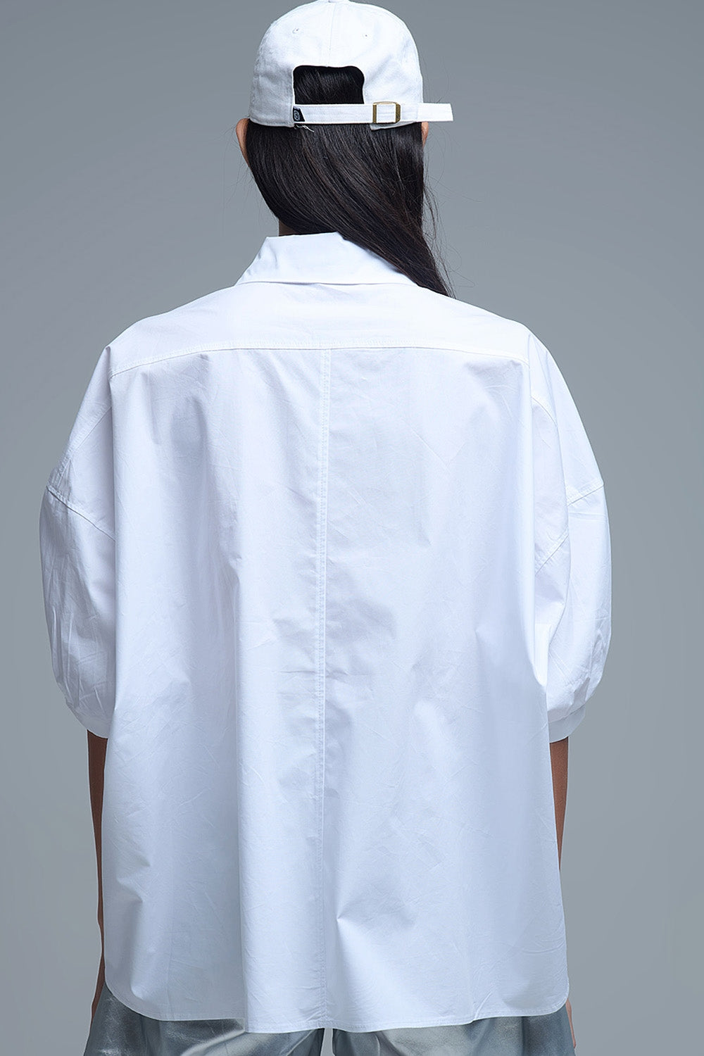 Camicia rilassata in popeline con maniche a 3/4 e bottoni in bianco