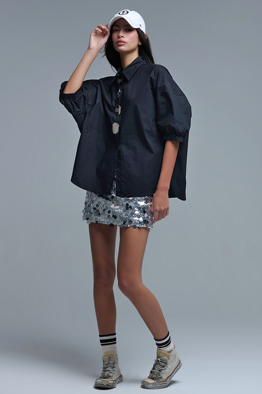 Camicia rilassata in popeline con maniche a 3/4 e bottoni in nero
