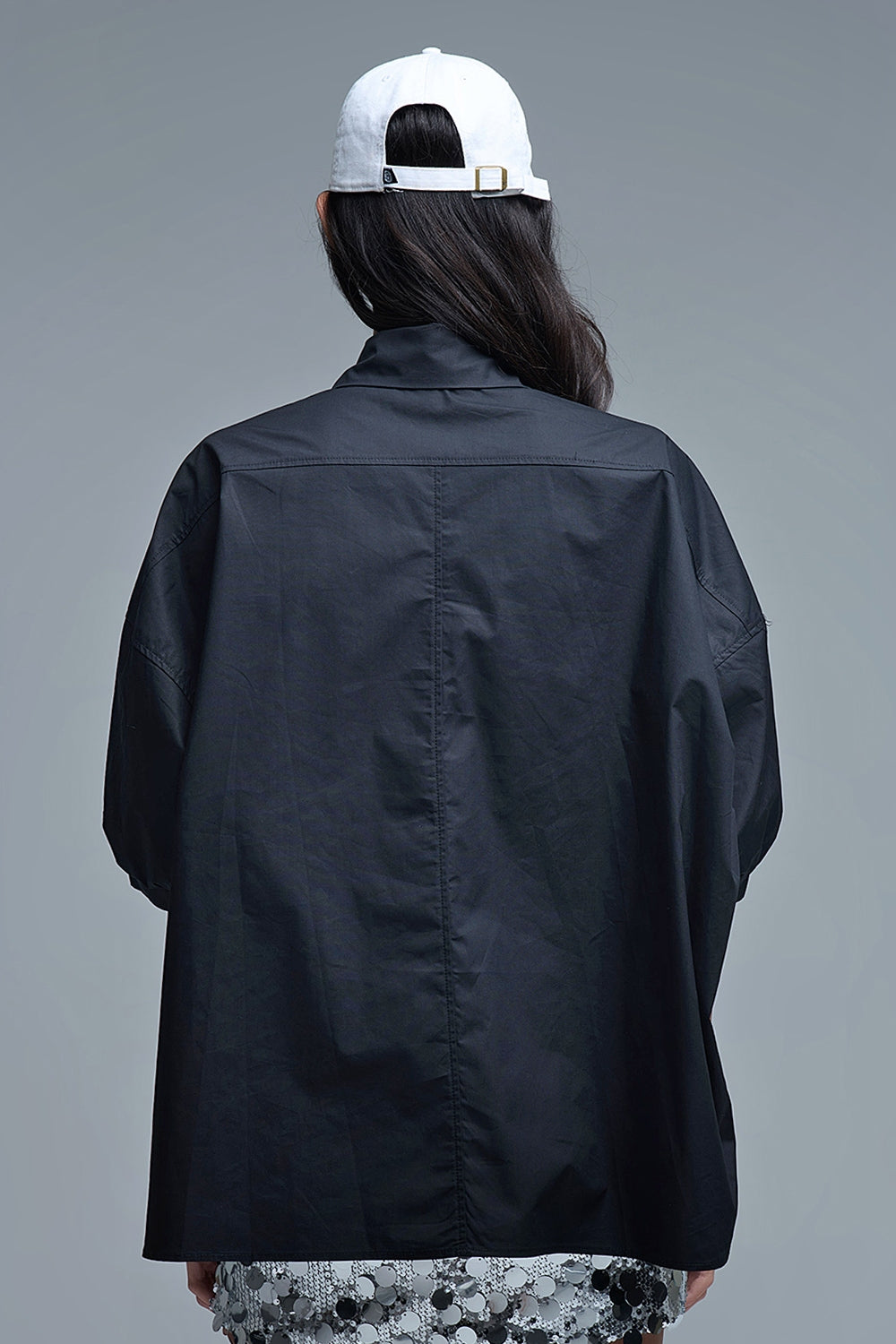 Camicia rilassata in popeline con maniche a 3/4 e bottoni in nero