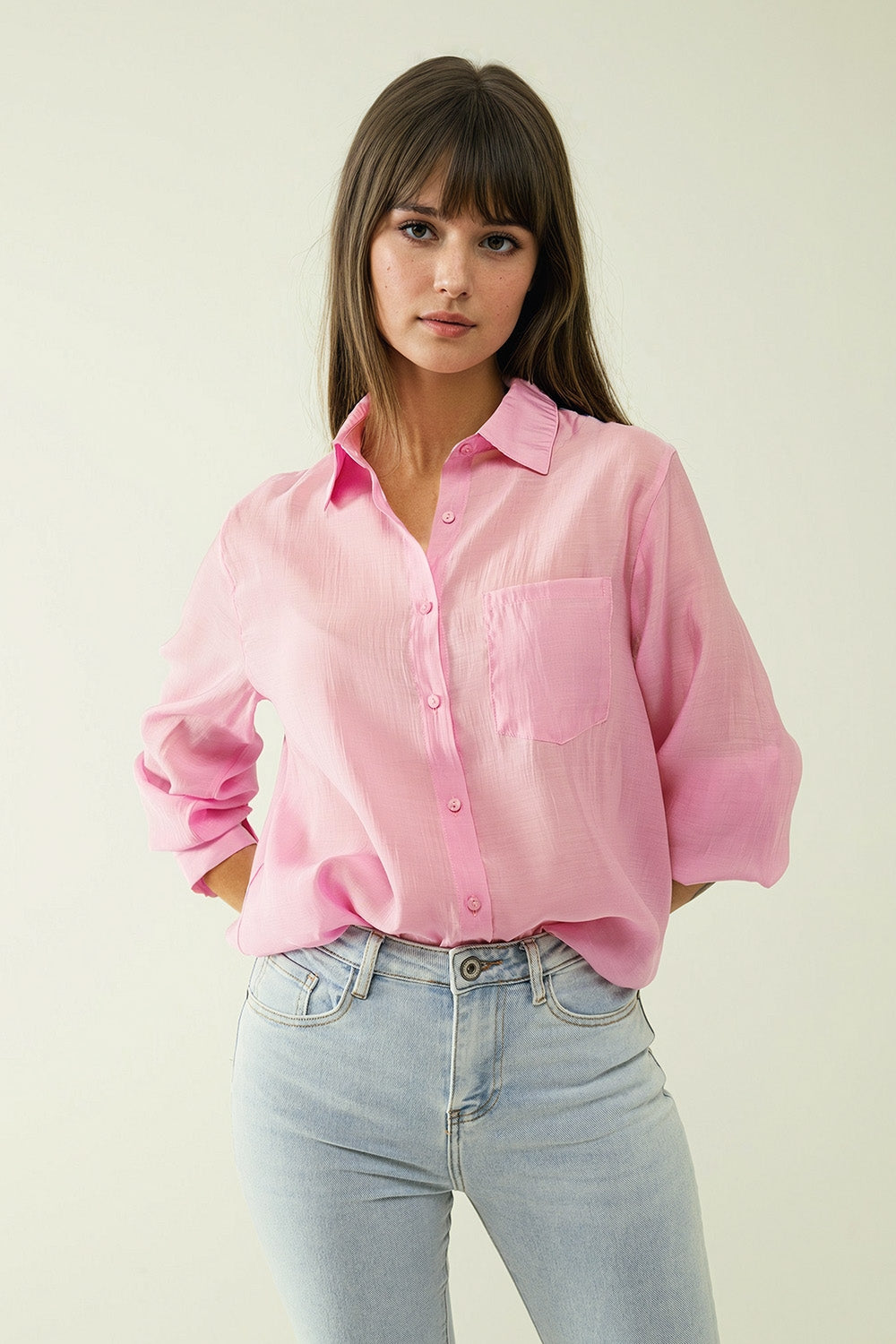 Q2 Camicia rosa con maniche lunghe e una tasca sul petto